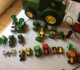 VENDO COLECCION DE TRACTORES A ESCALA CON ACABADO DE METAL JOHN DEERE Q500.00