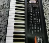 TECLADO ROLAND GW8 3 MESES USO NITIDO