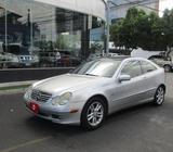 2003 MercedesBenz C230 Sport Excelente condición 195,007 millas